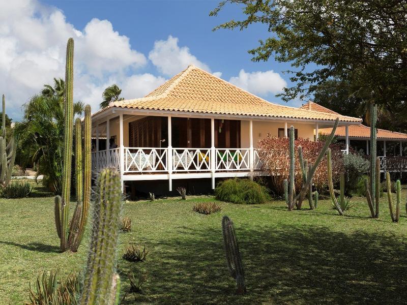 Papagayo Beach Resort (Adults Only) Willemstad Exterior photo